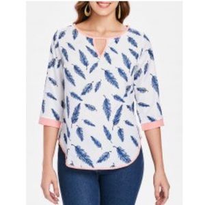 New without tags 3/4 sleeve feather print shirt